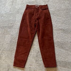 Women’s Levi’s High-Waisted Mom Jean